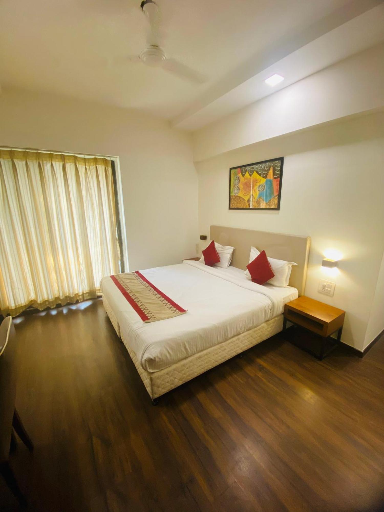 Mumbai House Luxury Apartments Santacruz East, Мумбаї Екстер'єр фото