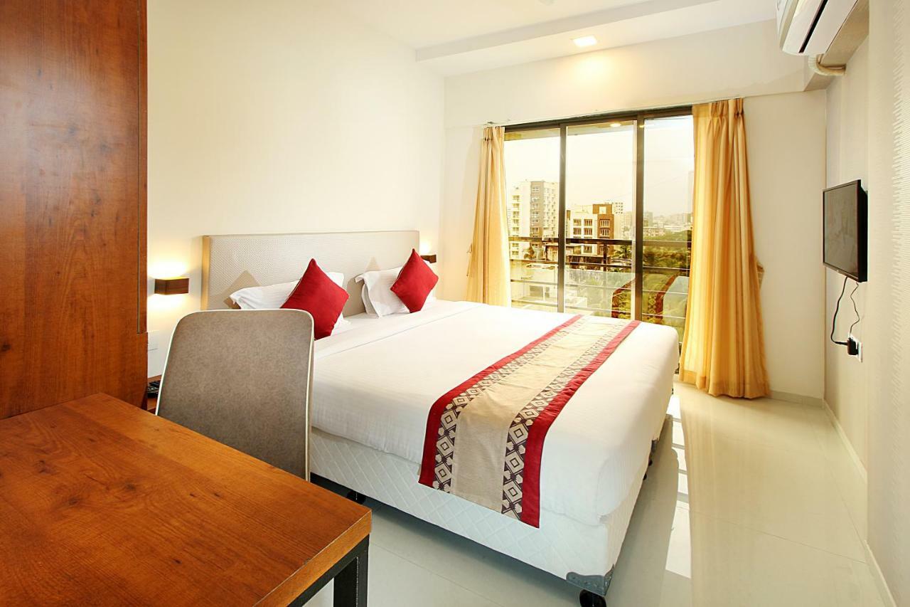 Mumbai House Luxury Apartments Santacruz East, Мумбаї Екстер'єр фото