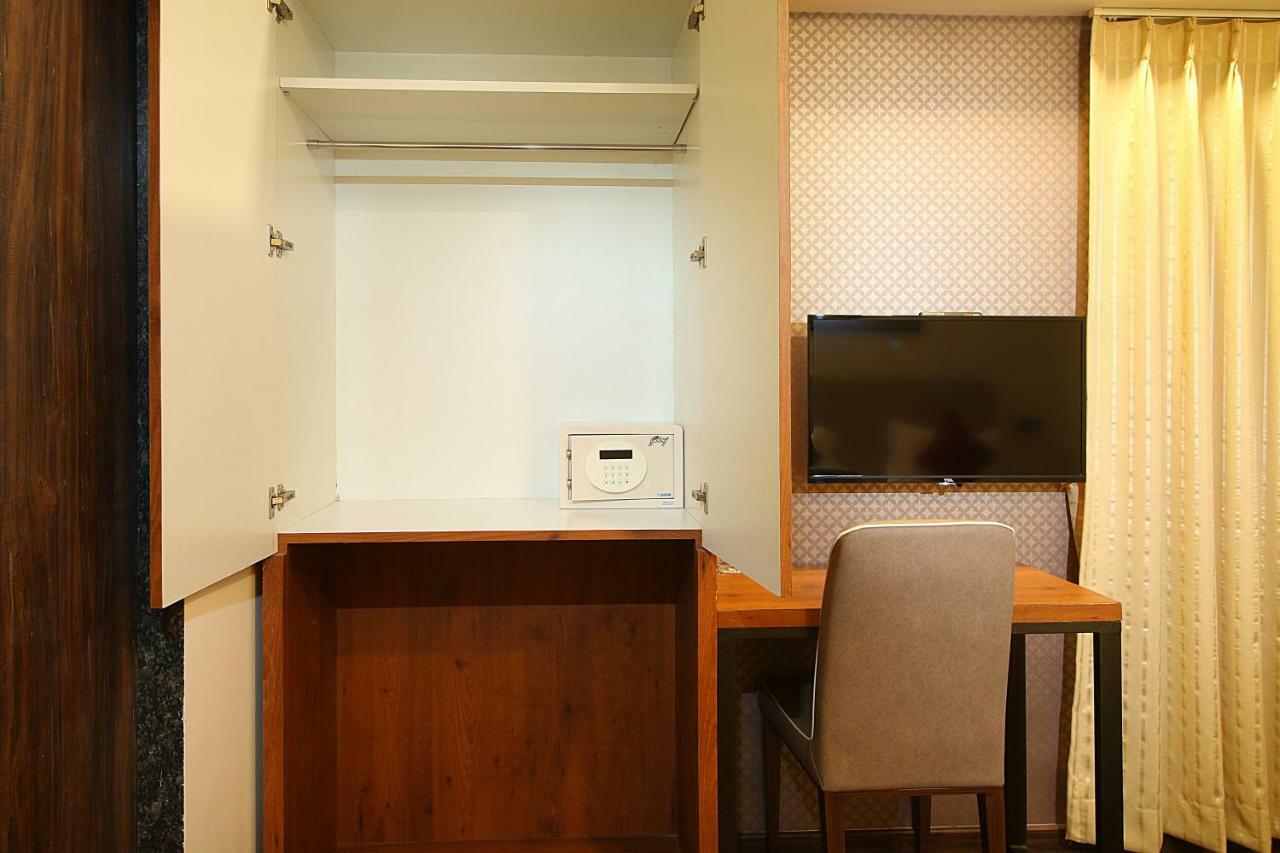 Mumbai House Luxury Apartments Santacruz East, Мумбаї Екстер'єр фото