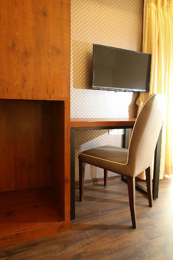 Mumbai House Luxury Apartments Santacruz East, Мумбаї Екстер'єр фото