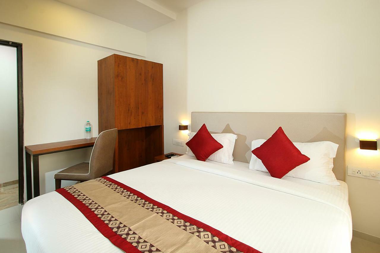 Mumbai House Luxury Apartments Santacruz East, Мумбаї Екстер'єр фото